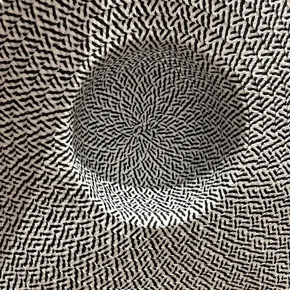 CHANEL CC Grosgrain Ribbon Camellia Flower Floppy Sun Hat - Influencer Trending - Picture 10 of 10